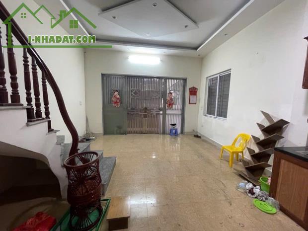 HIÊM- CÁCH PHỐ 3 BƯỚC CHÂN- GẦN HỒ ĐỀU HOÀ-CÁCH PHÔ CỔ 3P- 2 THOÁNG - 3