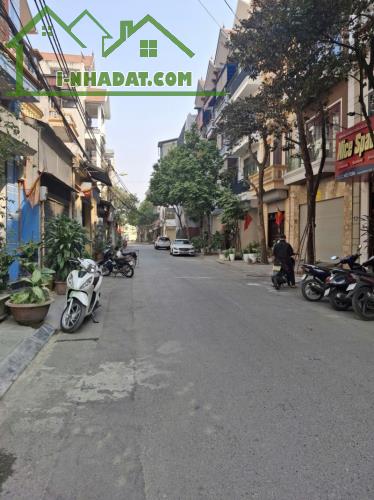 Nhà mặt đường KD tốt Thanh Am Thượng Thanh vỉa hè ô tô tránh dân cư đông đúc 82m 15 tỷ