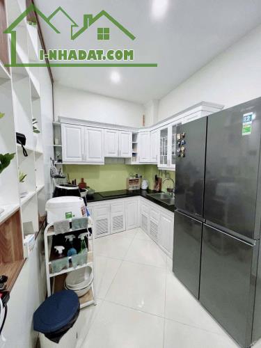 Bán nhà Phạm Văn Đồng - 38m2 - 5 tầng - lô góc - sát phố - nhà đẹp ở luôn - 3