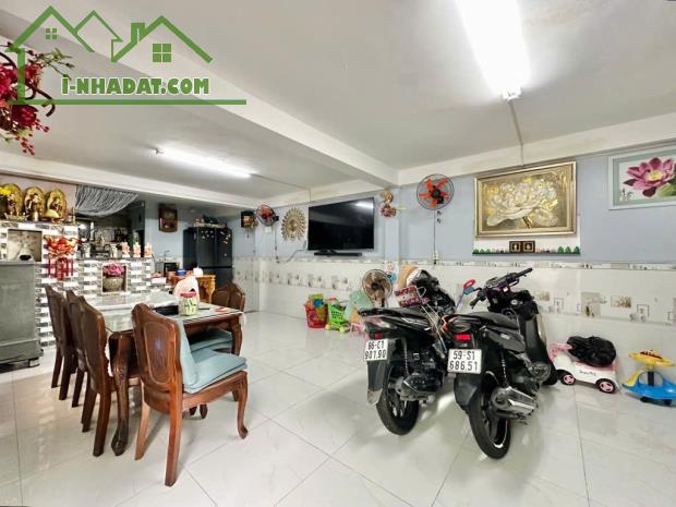 🌸🌸🌸🌸🏩 HẺM XE TẢI LÊ VĂN QUỚI BÌNH TÂN - 3 TẦNG BTCT - 61M2 (4.3x14.3)- 5TỶ8 TL - 1