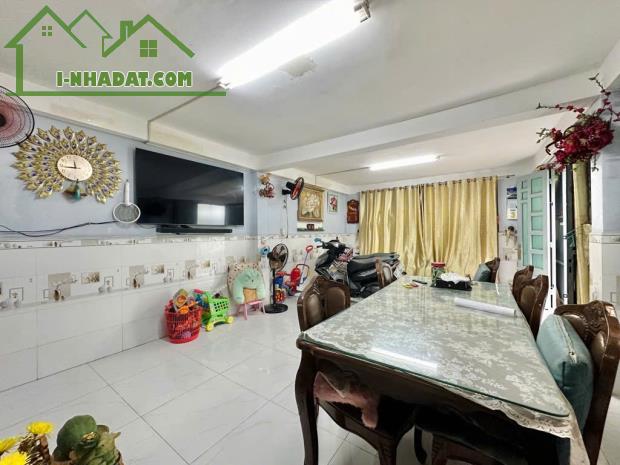 🌸🌸🌸🌸🏩 HẺM XE TẢI LÊ VĂN QUỚI BÌNH TÂN - 3 TẦNG BTCT - 61M2 (4.3x14.3)- 5TỶ8 TL - 2