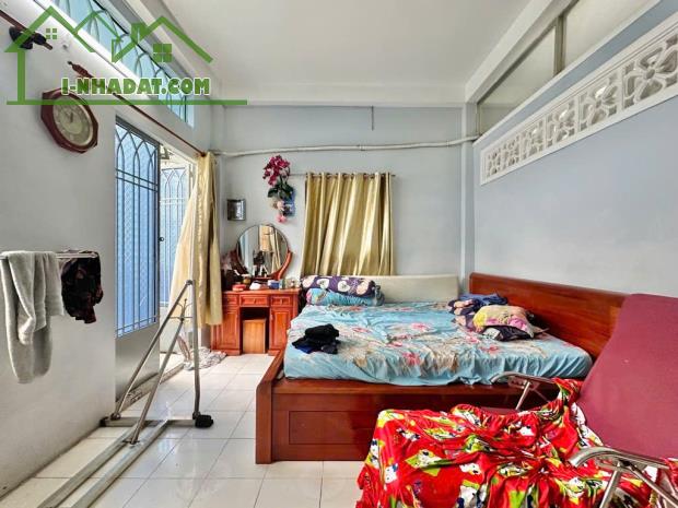 🌸🌸🌸🌸🏩 HẺM XE TẢI LÊ VĂN QUỚI BÌNH TÂN - 3 TẦNG BTCT - 61M2 (4.3x14.3)- 5TỶ8 TL - 4