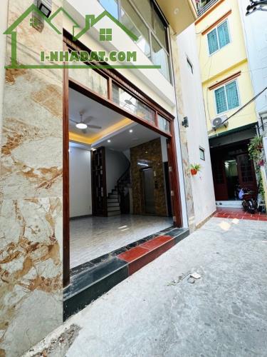 Bán nhà Nguyễn Văn Cừ, Bồ Đề, 5 tầng, đủ nội thất, thông Hồng Tiến, An sinh đỉnh