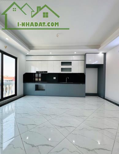 Bán nhà Nguyễn Văn Cừ, Bồ Đề, 5 tầng, đủ nội thất, thông Hồng Tiến, An sinh đỉnh - 2