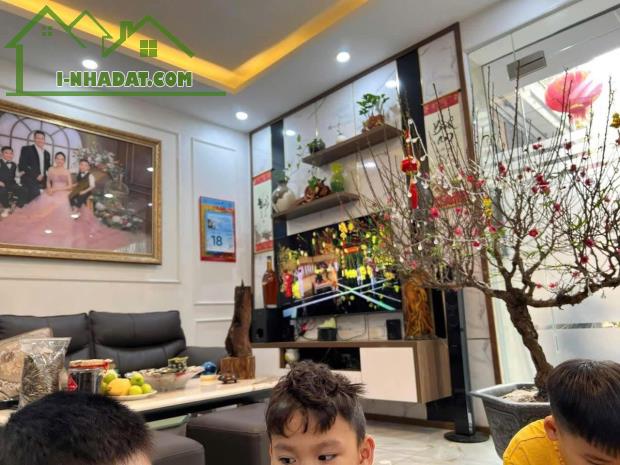 NHÀ ĐẸP LÔ GÓC, 1 NHÀ RA PHỐ TRẦN PHÚ, TT HÀ ĐÔNG, Ô TÔ, KD, 10M RA MẶT PHỐ, CỰC HIẾM. - 1