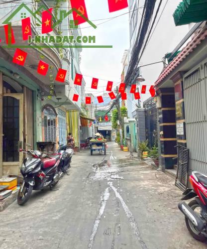 Hàng hiếm - Nhà 1 lầu hẻm 861 Trần Xuân Soạn, Quận 7 - 1