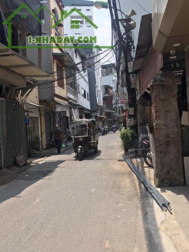 Bán nhà ngõ 88 Trần Quý Cáp, DT 20m, MT 3m, giá 5.5 tỷ, ngõ oto tránh.