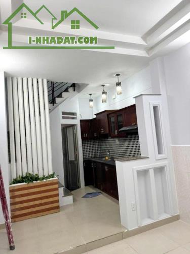Nhà góc 3 tầng sát HXH đường Tạ Quang Bửu P2Q8