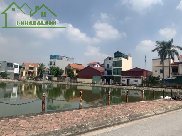 Anh trai cần bán gấp 100m đất đấu giá Cự Khối view trực diện hồ hiện hữu giá chỉ 14 tỷ
