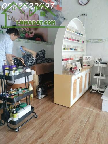 Cần sang tiệm Nails Mặt tiền đường Huỳnh Thị Hai Địa chỉ:  đường Huỳnh Thị Hai, P Tân