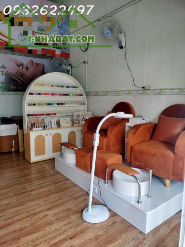 Cần sang tiệm Nails Mặt tiền đường Huỳnh Thị Hai Địa chỉ:  đường Huỳnh Thị Hai, P Tân - 1