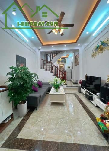 Bá.n nhà Phố Khương Trung Thanh Xuân 40m2 x 4 tầng; MT 4m còn mới cách ô tô 30m