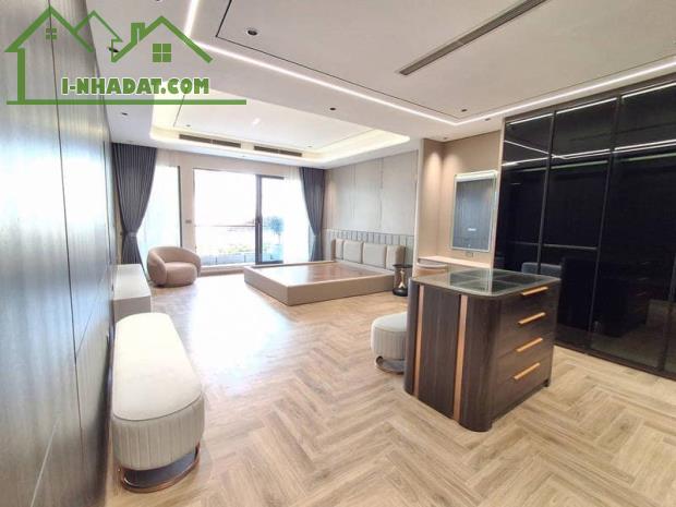 **Bán Nhà Phố Nguyễn Văn Cừ - 100m², 8 Tầng, Full Nội Thất, Thang Máy Nhập Khẩu** - 1