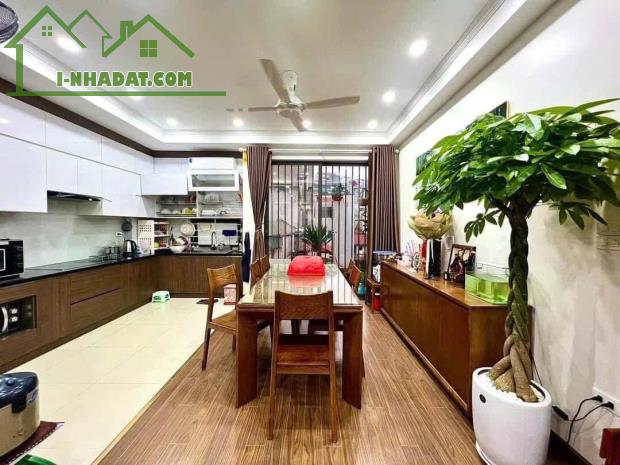 BÁN NHÀ PHÂN LÔ HOÀNG QUỐC VIỆT, VỈA HÈ KINH DOANH ĐẮC ĐỊA, ÔTÔ TRÁNH, DT 68M2 HƠN 18 TỶ - 2