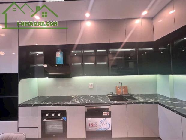 Bán nhà phân lô quân đội Bát Khối - Long Biên. Vỉa hè - Kinh Doanh. 60m x7T. Lh 0965858116 - 1