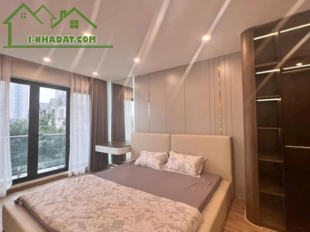 Bán nhà phân lô quân đội Bát Khối - Long Biên. Vỉa hè - Kinh Doanh. 60m x7T. Lh 0965858116