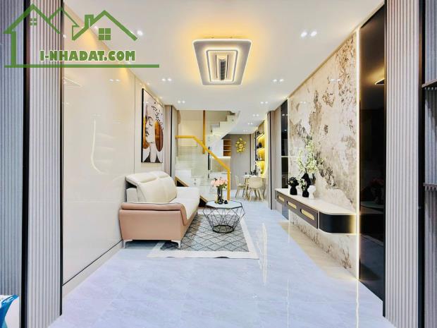 Chú Ba cần bán gấp nhà 31m2 Nguyễn Xí giá chỉ 1.89 tỷ HXH, SHR - 1