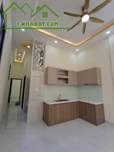 BÁN NHÀ ĐÌNH PHONG PHÚ - HẺM XE HƠI - 6 TỶ - 60M2 - 1