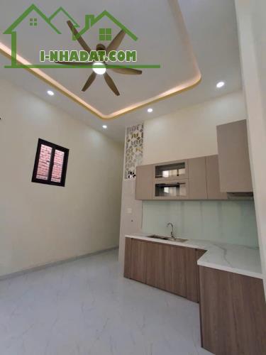BÁN NHÀ ĐÌNH PHONG PHÚ - HẺM XE HƠI - 6 TỶ - 60M2 - 2