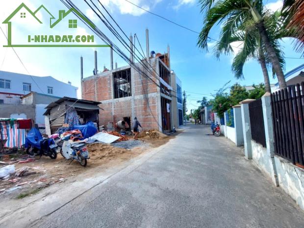 BÁN NHÀ TÂN PHÚ - LÔ GÓC 2 MẶT TIỀN VỪA Ở VỪA KINH DOANH - 70M2 - ĐƯỜNG XE HƠI TRÁNH - HƠN - 1