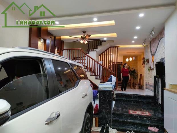 Bán nhà Yên Xá Thanh Trì 30 m2 5 tầng MT 4 m gần phố ngõ thông giá 5.5 tỷ