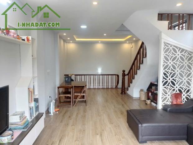 PHÂN LÔ GIÁP BÁT - Ô TÔ VÀO NHÀ - MẶT HỒ - NHÀ ĐẸP FULL NỘI THẤT Ở NGAY - 40m2 x 5T - 3