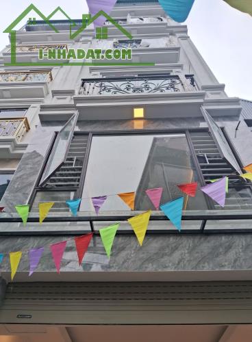 BÁN NHÀ THẠCH BÀN - THANG MÁY - GARA Ô TÔ - 45M2 GIÁ HƠN 8 TỶ - 1