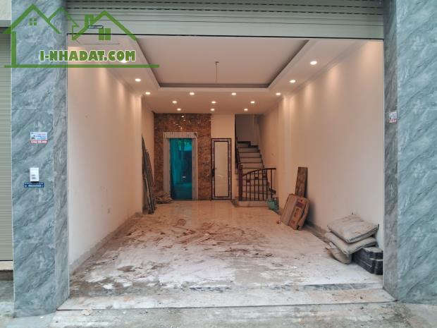 BÁN NHÀ THẠCH BÀN - THANG MÁY - GARA Ô TÔ - 45M2 GIÁ HƠN 8 TỶ - 2