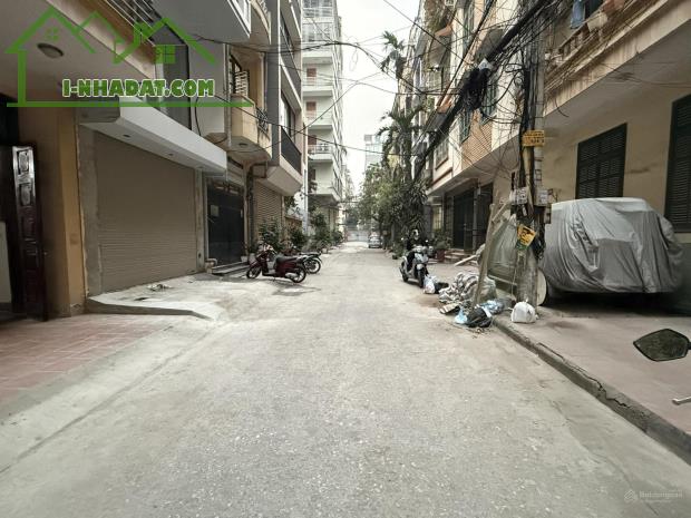 Bán gấp phân lô ô tô tránh Hoàng Cầu 7 tầng 52m2 thang máy, vỉa hè rộng, cho thuê, KD tốt - 2