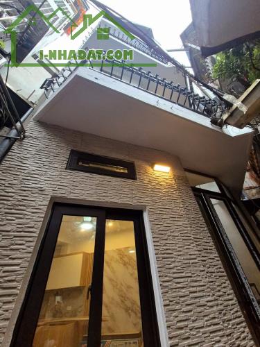 BÁN NHÀ TRUNG TÂM QUẬN ĐỐNG ĐA NGÕ NÔNG GẦN PHỐ THOÁNG SÁNG GIÁ 3,7