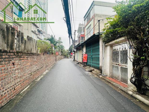 Bán đất tặng nhà C4 Ngọc Thụy Long Biên 70m2 mặt tiền 6.1m hơn 7 tỷ ngõ ô tô