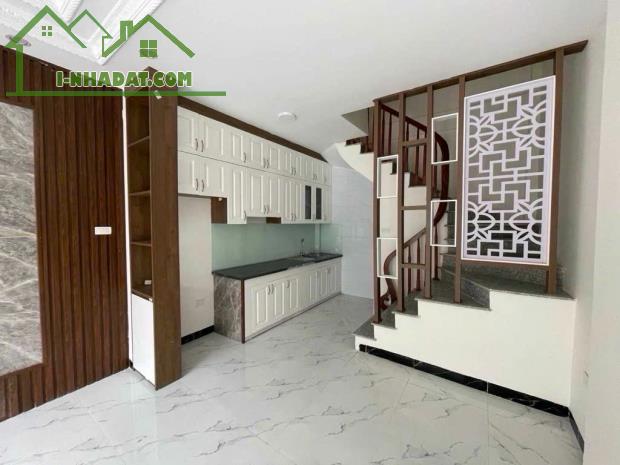 BÁN NHÀ THẠCH BÀN - Ô TÔ ĐỖ CỬA - 35M2 GIÁ HƠN 5 TỶ - 1