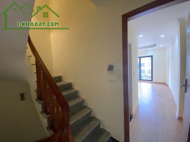 BÁN NHÀ THẠCH BÀN - Ô TÔ ĐỖ CỬA - 35M2 GIÁ HƠN 5 TỶ - 3