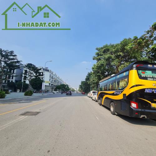 Kinh doanh siêu đỉnh tại Trâu Quỳ, Gia Lâm, Hà Nội. 123m2 3 mặt tiền, đường 16m. Lh - 3