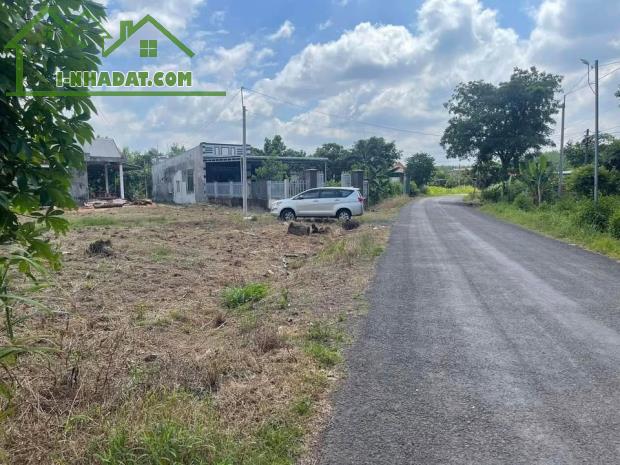 BÁN 1650M2 ĐẤT MẶT TIỀN CỔNG KHU CÔNG NGHIỆP, CHỢ, ỦY BAN, KHU NHÀ Ở CBNV - VC