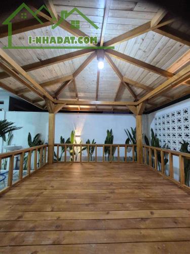 BIỆT THỰ SÂN VƯỜN HÓC MÔN CHỦ NGỘP QUÁ NGỘP NHÀ CẤP 4 MỚI TINH, HẺM XE TẢI, NGANG KHỦNG