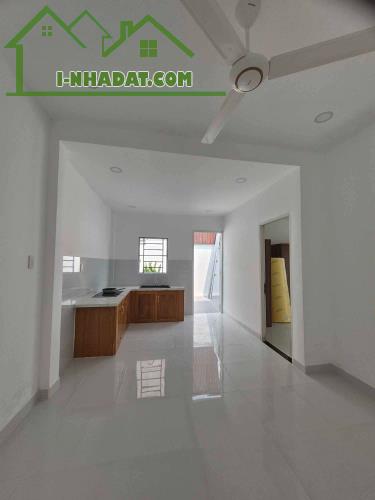 BIỆT THỰ SÂN VƯỜN HÓC MÔN CHỦ NGỘP QUÁ NGỘP NHÀ CẤP 4 MỚI TINH, HẺM XE TẢI, NGANG KHỦNG - 4