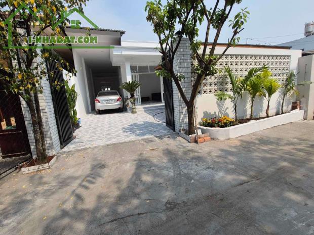 CHỦ NGỘP QUÁ NGỘP NHÀ CẤP 4 MỚI TINH, HẺM XE TẢI, NGANG KHỦNG 8.6M, NGAY TRƯỜNG NGUYỄN