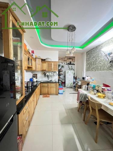 NHÀ BÁN KHU PHÂNLÔ - GẦN CV LÀNG HOA & ST EMART 2 - HXH - DT 65M² - 4 TẦNG LẦU CHỈ NHỈNH 6 - 2