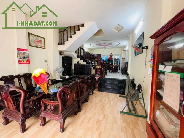 Nhà 4 tầng mặt tiền đường số Ngay CĐ Công Thương , Tăng Nhơn Phú B Quạn 9