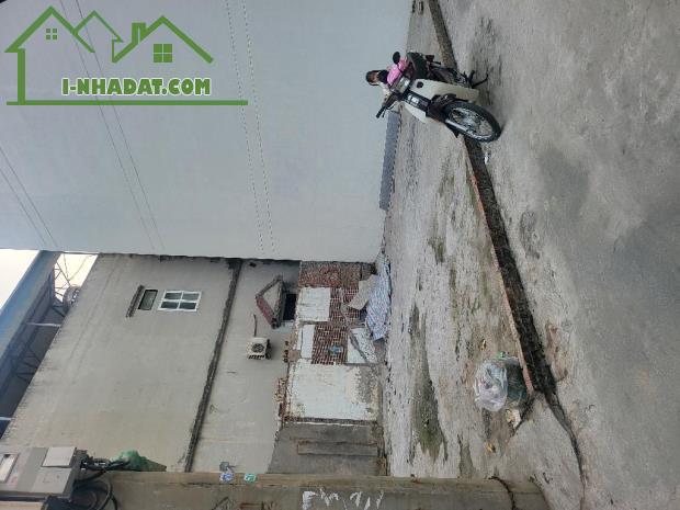 Đất thổ cư vuông góc đẹp. Khách quan tâm nhanh nhé ạ