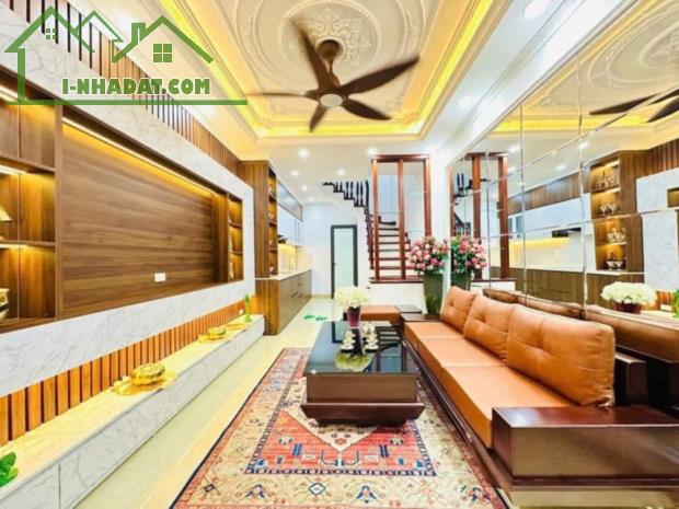 Bán Nhà Khu Vực Tây Mỗ-Nam Từ Liêm-Nhà Đẹp-Sổ Vuông-Ô Tô Đỗ Cửa: 5 Tầng. Nhỉnh 5 Tỷ