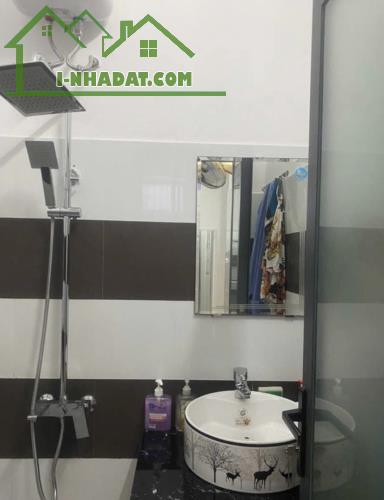 Nhà 3 tầng đường Hoàng Diệu . DT:78m2 . Ngang 5m nở hậu . Giá : 4tỷ650 thương lượng - 4