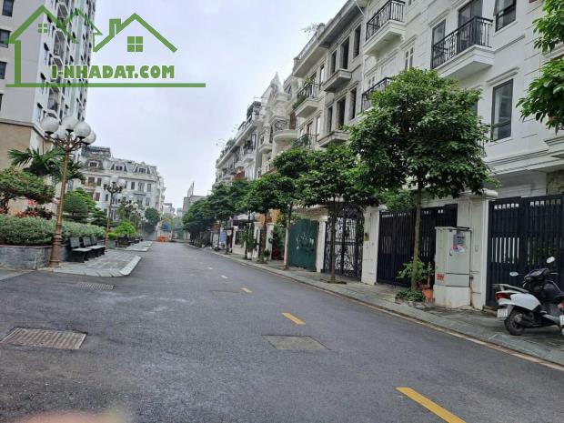 Bán nhà phố Lâm Hạ 100m², lô góc 3 mặt thoáng, ô tô tránh, giá cực tốt - 2