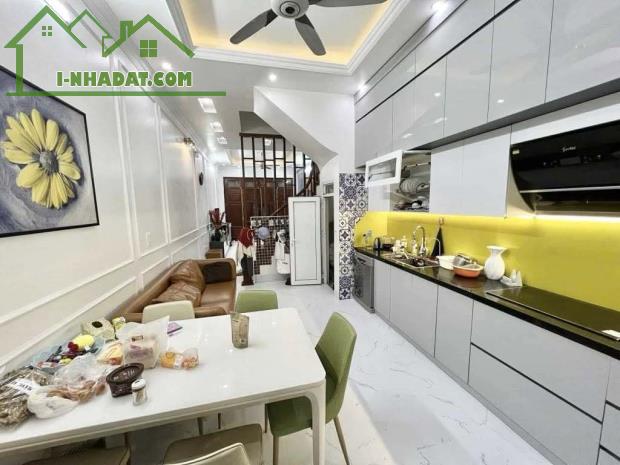 Ở/Kinh doanh -4 Tầng-34m2- Hẻm xe hơi 6m thông 1 trục Huỳnh Văn Bánh -Q.Phú Nhuận-7.1 Tỷ