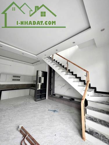 CHỦ NGỘP NGÂN HÀNG BÁN GẤP NHÀ 2 LẦU SHR GIÁP PHƯỜNG TÂN PHONG - 2
