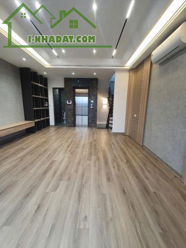 Cần Bán Nhà Phố Trạm Long Biên 40m2 6T, Gara Ô Tô, Thang Máy, Vài Bước Ra MP Nhỉnh 9 Tỷ