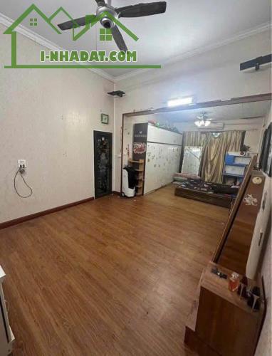 Cho thuê nhà 293 Tân Mai 43m2, 3 tầng, 3 ngủ, 7.5 Triệu vào ngay