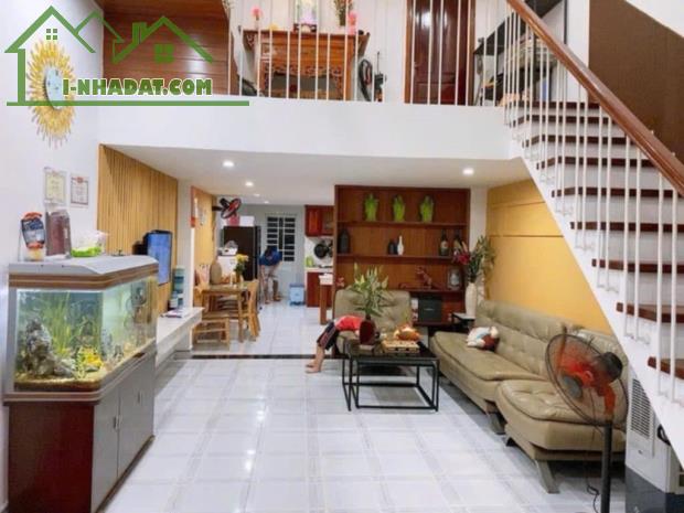 Mặt tiền Đông Du. Bán rẻ nhà cấp 4 mặt tiền sát Sông Hàn