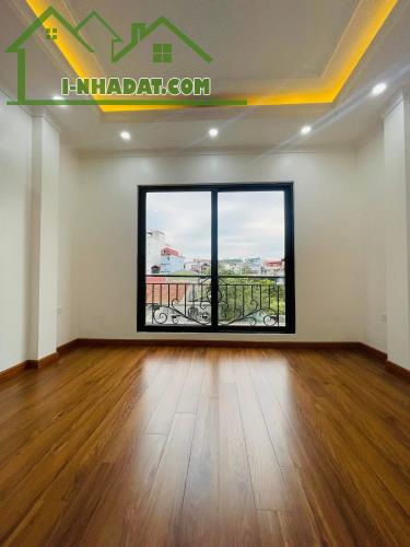 Nhà Xây mới ,Ngã 3 Ngọc Hồi ,40m2, mặt tiền 4m , 5 Tầng nhỉnh 7,3tỷ . - 5